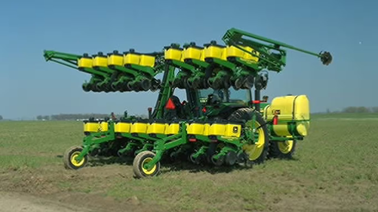 John Deere 1725 Integral Stack-Fold Planter - Advanced Planting System