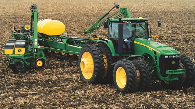 John Deere 1775NT 12 Row 30 Drawn Planter - No-Till Planting System