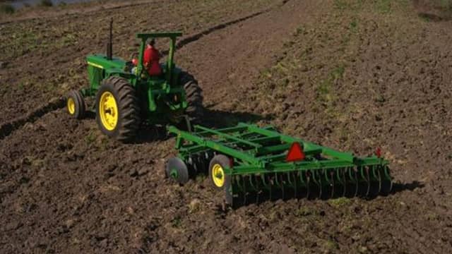 John Deere 225 Offset Disk - Secondary Tillage Equipment