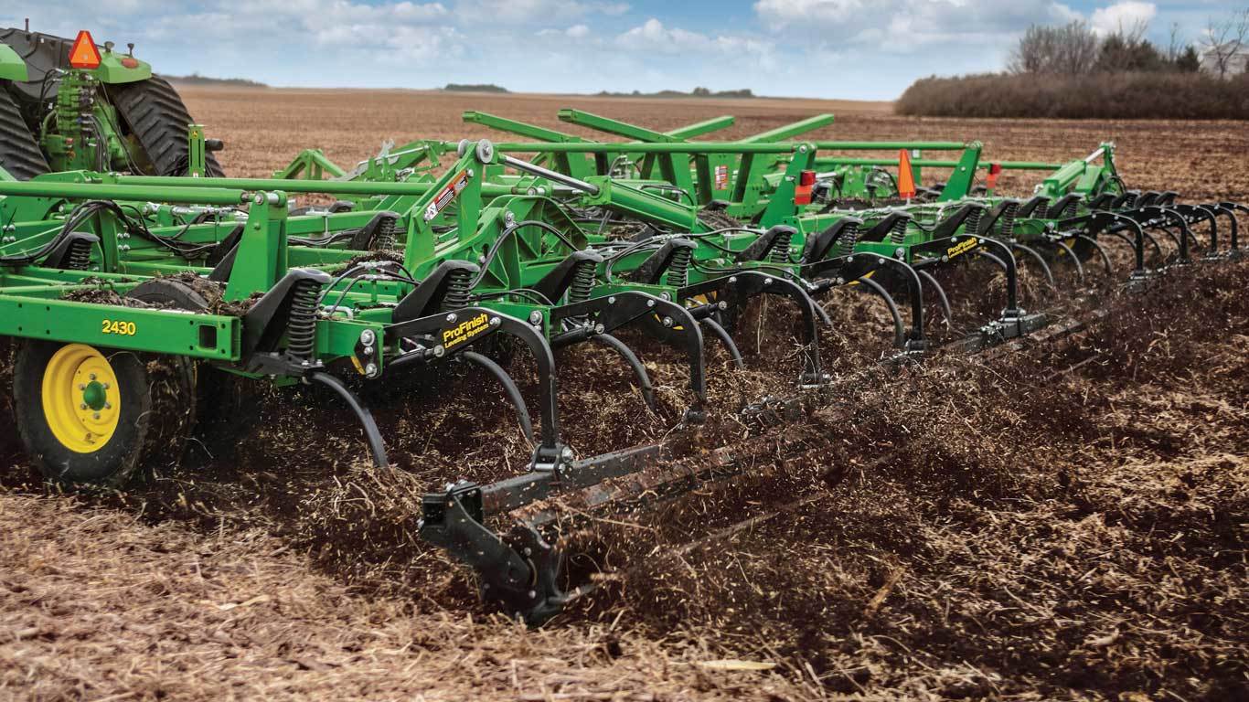 John Deere 2430 Chisel Plow - Primary Tillage Equipment