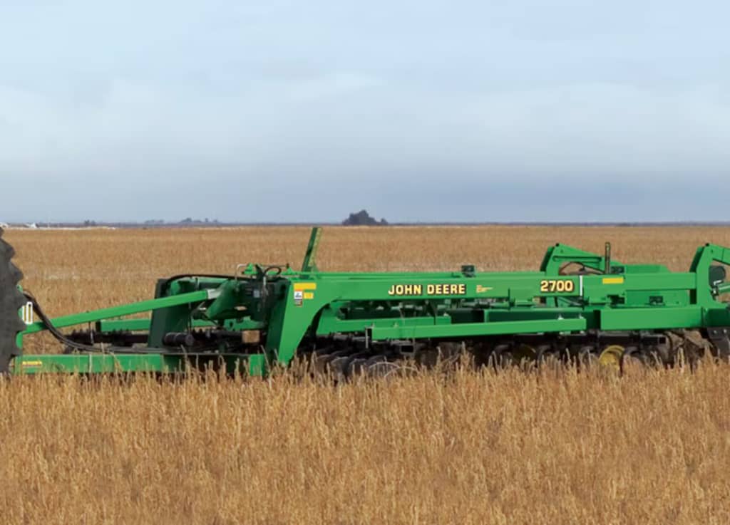 John Deere 2700 Mulch Ripper - Conservation Tillage Equipment