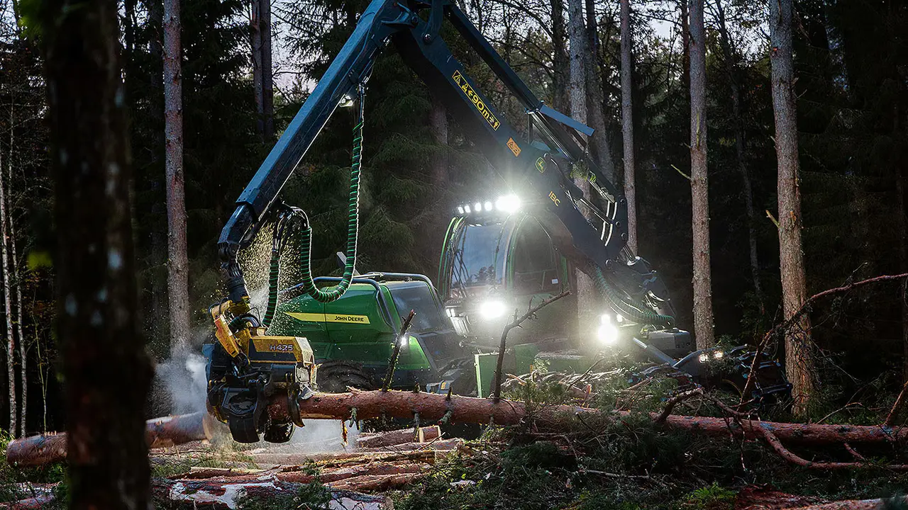 1470H Wheeled Harvester