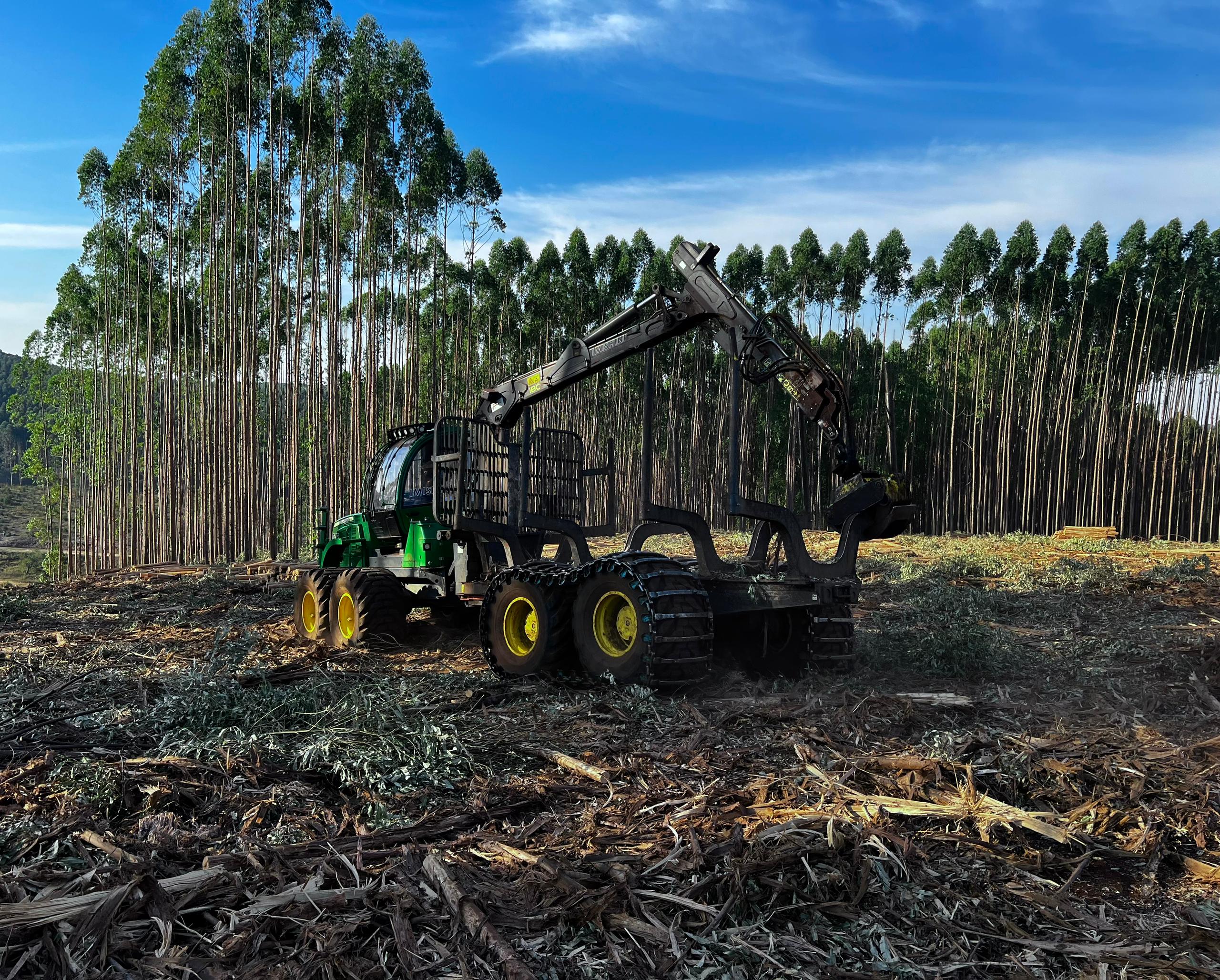 John Deere Forwarder in Forest Operation