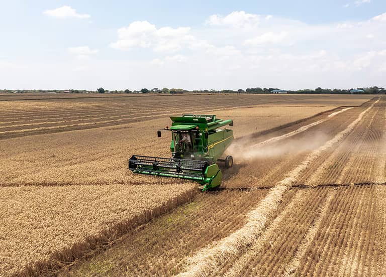 John Deere Agricultural Harvesters - Power and Precision in Harvesting