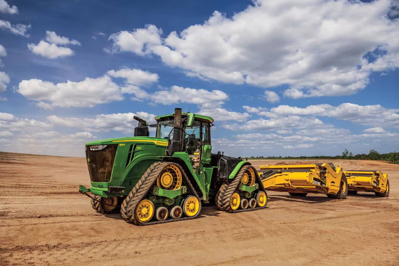 John Deere 9R Scraper Special Tractor - Heavy Duty Agricultural Equipment