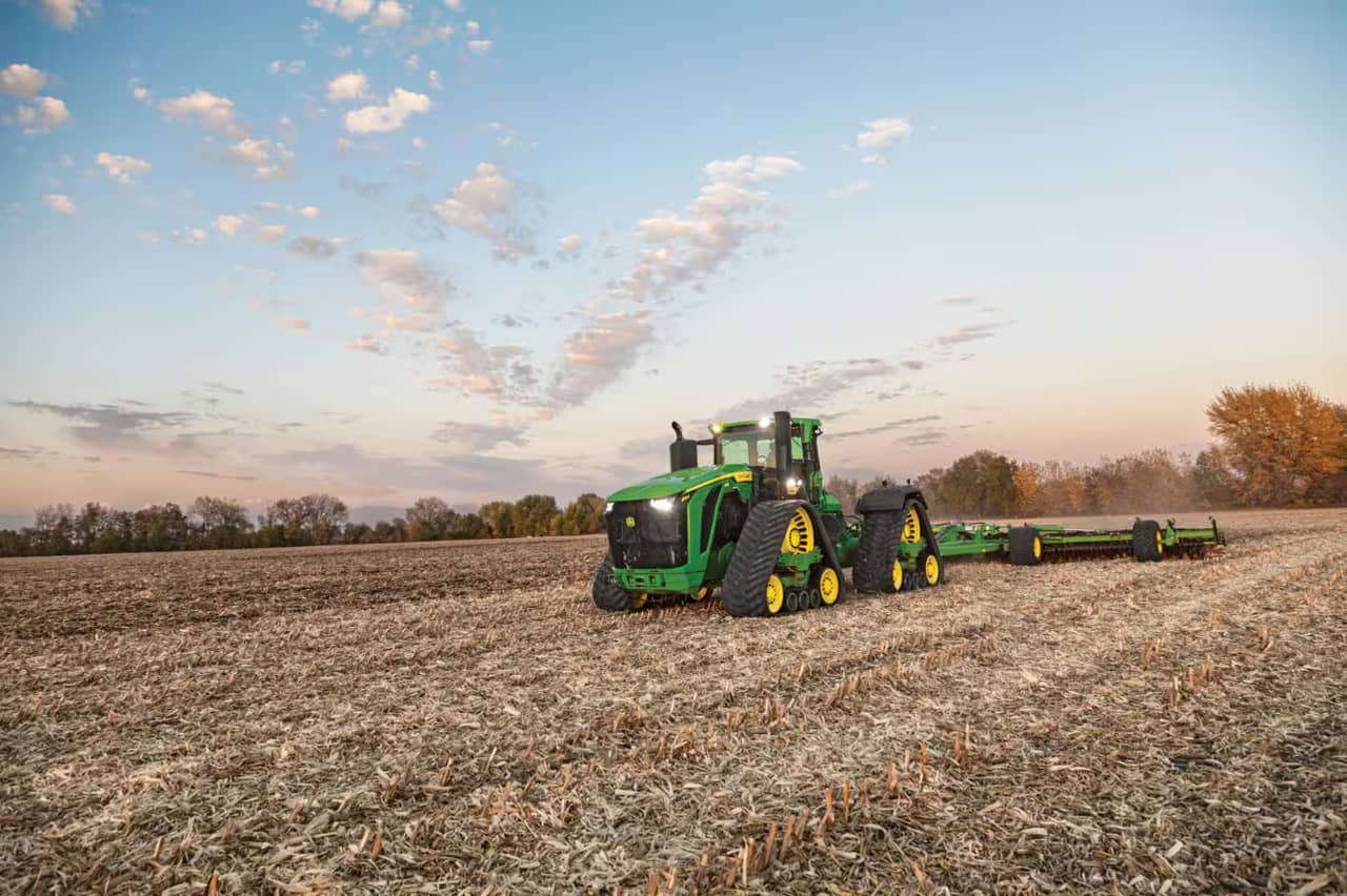 John Deere 9RX Series Tractor - Premium Four-Track Agricultural Equipment
