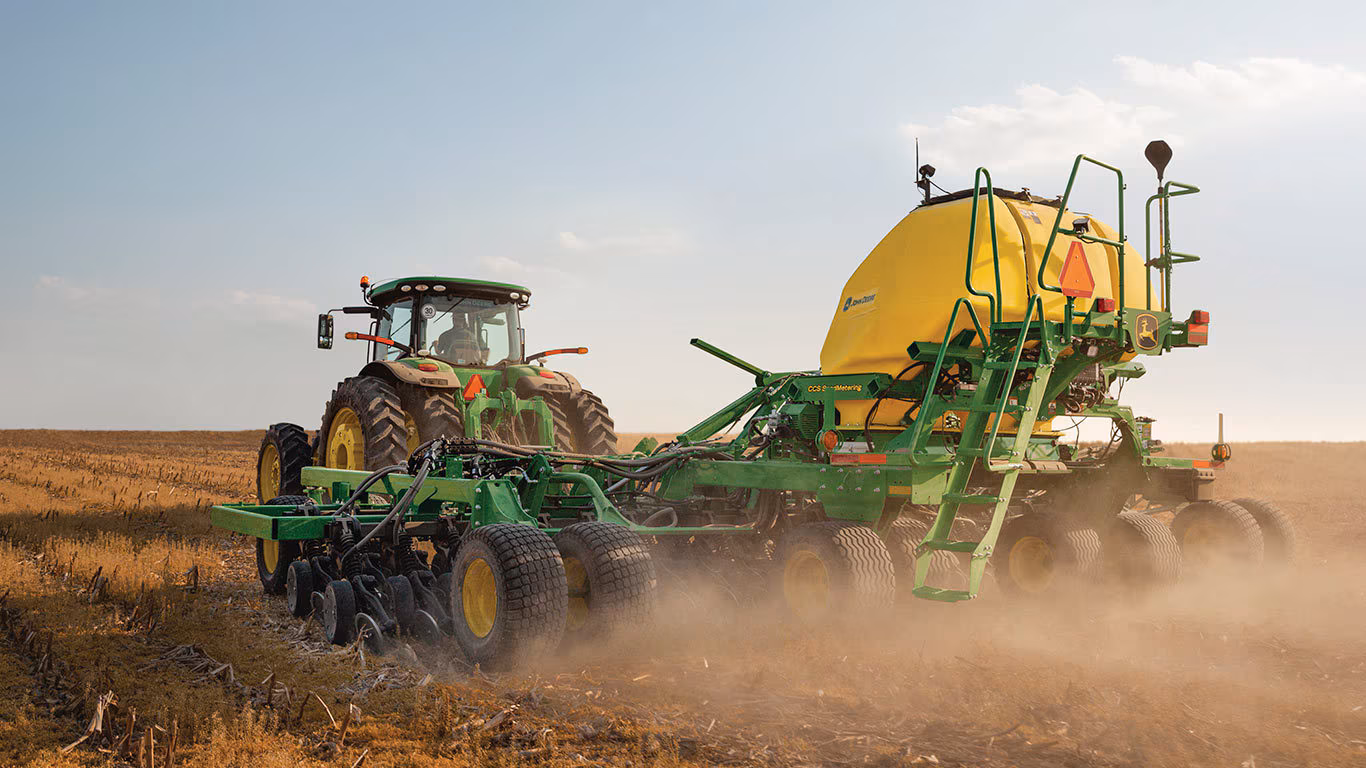 John Deere N530C Air DrillCentral Commodity System (CCS™) - Precision Seeding Equipment