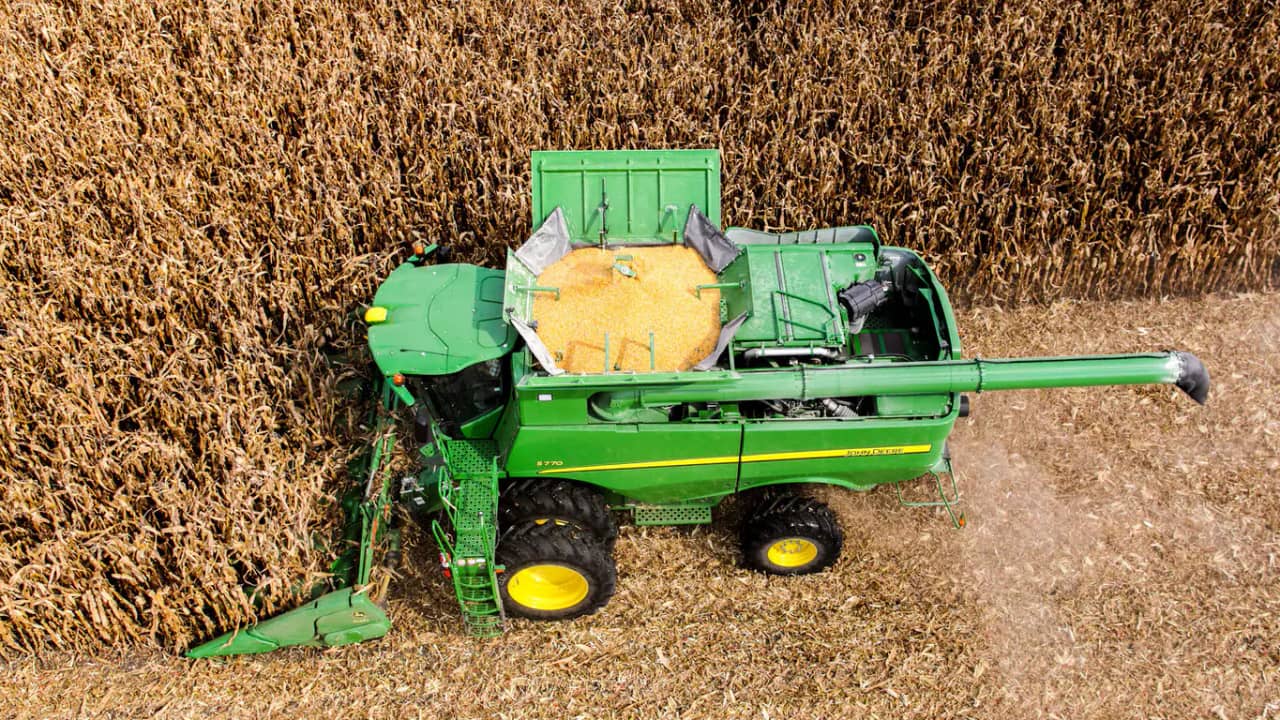 John Deere S770 Combine Harvester - Advanced Threshing Technology