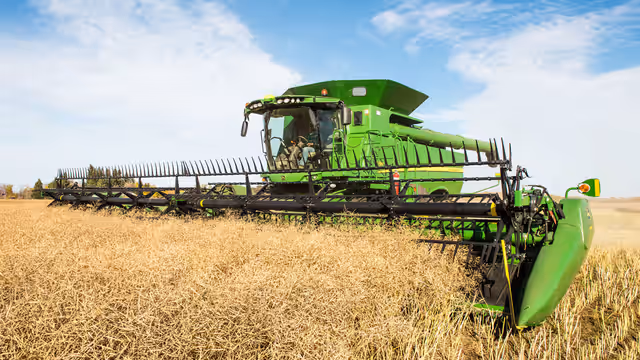 John Deere S780 Combine Harvester - High Capacity Combine