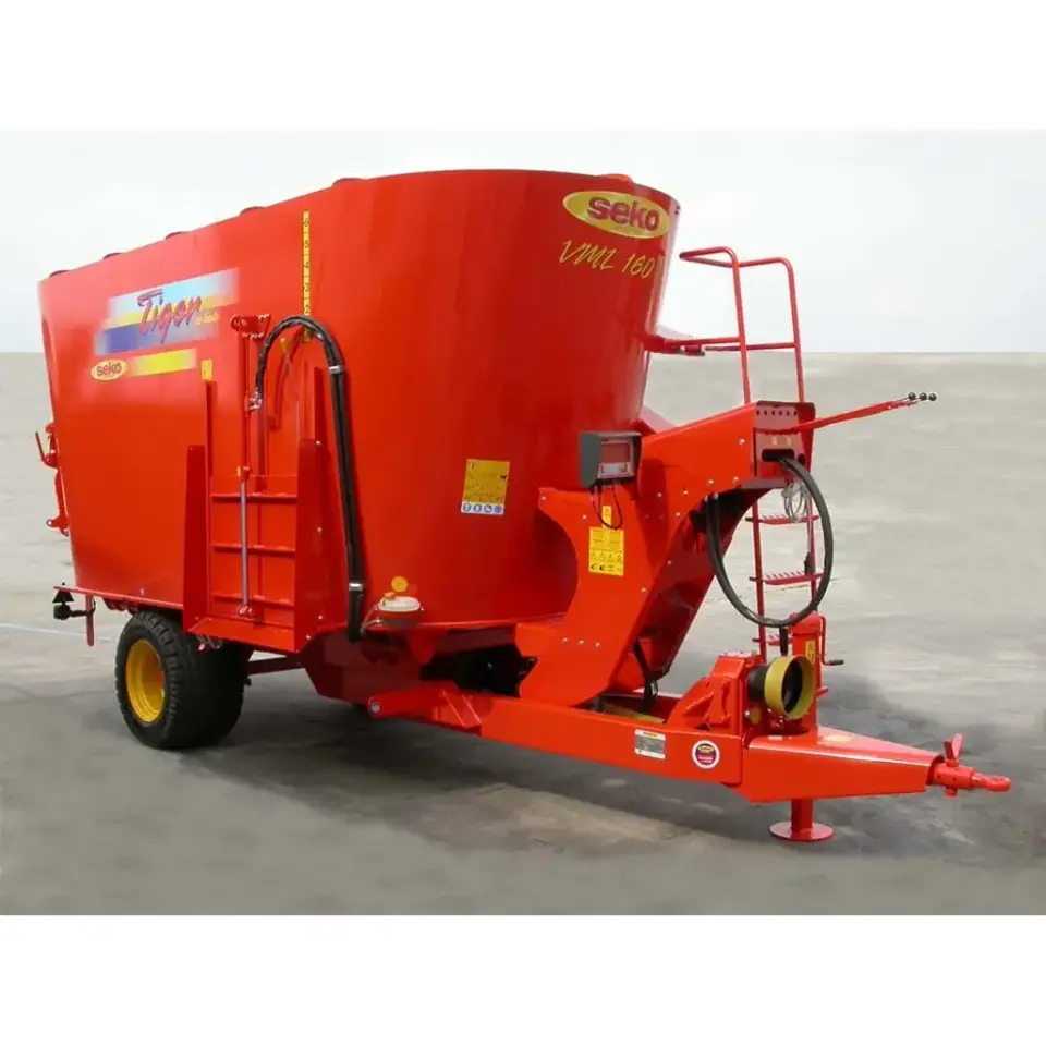 Trailed Vertical Feeder Mixer - Rovic